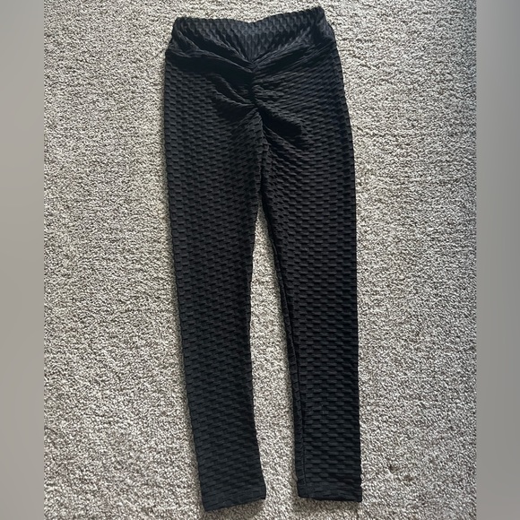 Stella Luce Black Scrunch Butt Leggings - Picture 2 of 3